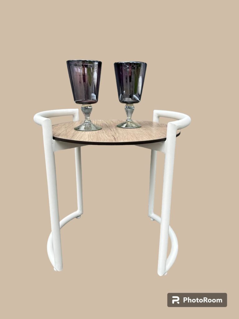 Mesa lateral cielo color blanco
