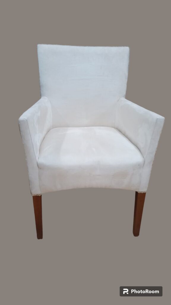 Silla Bilbao con brazo terciopelo beige